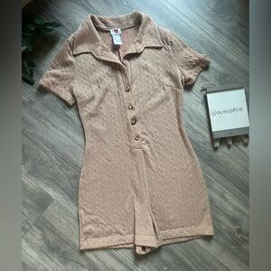Heart & Heels Tan Knit Button Up Collared Short Sleeve Romper. Size M